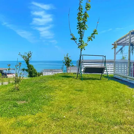 Κάμπινγκ и Kаравани дрийм гардения Kiten (Burgas)