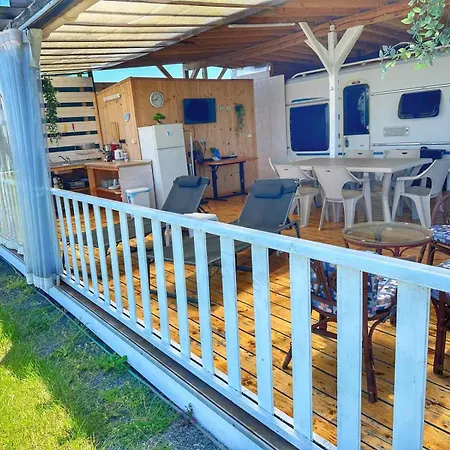 Kamp alanı и Kаравани дрийм гардения Naousa