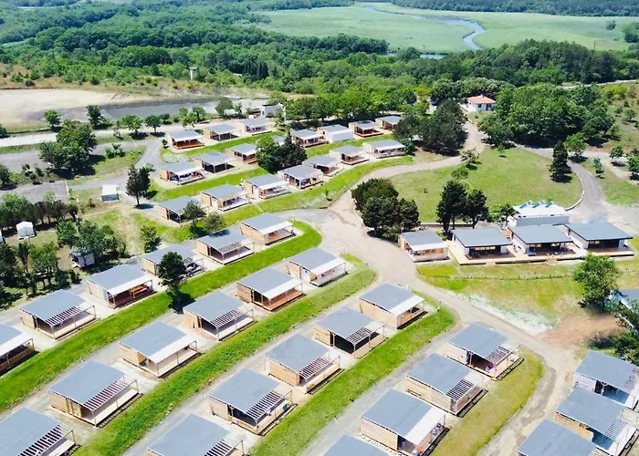 Kamp alanı и Kаравани дрийм гардения