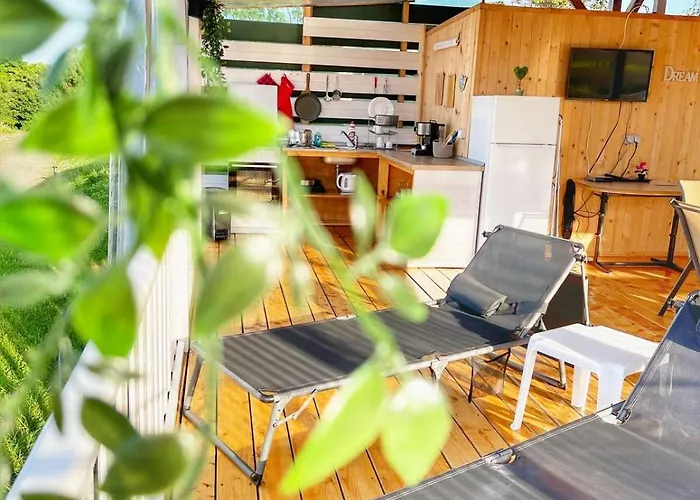 Kamp alanı и Kаравани дрийм гардения *