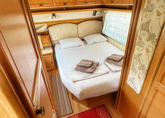 и Kаравани дрийм гардения Kamp alanı Naousa