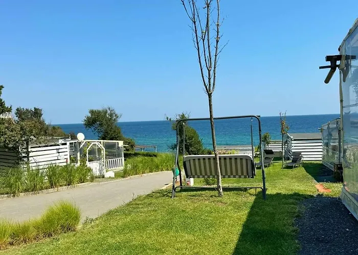 Kamp alanı и Kаравани дрийм гардения