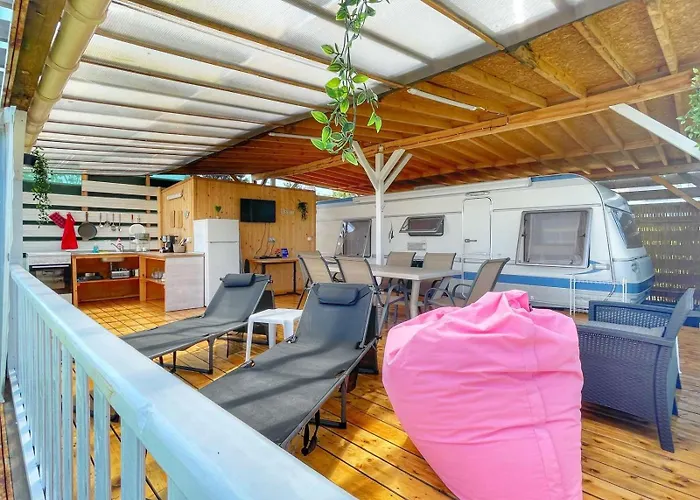 Kamp alanı и Kаравани дрийм гардения *