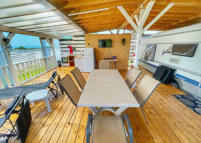 Kamp alanı и Kаравани дрийм гардения