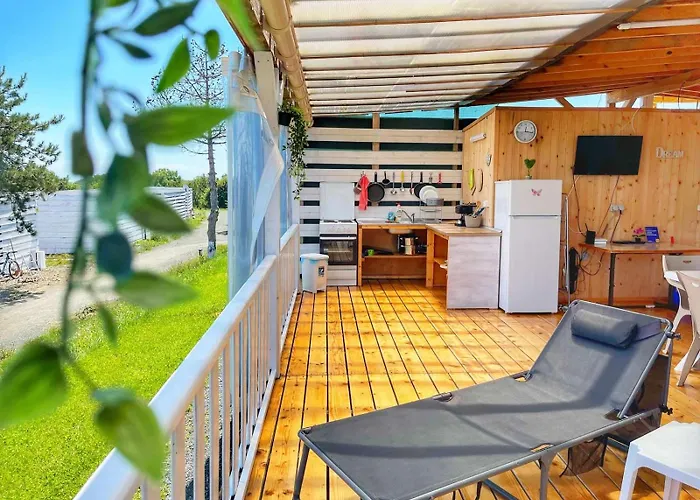 Kamp alanı и Kаравани дрийм гардения *