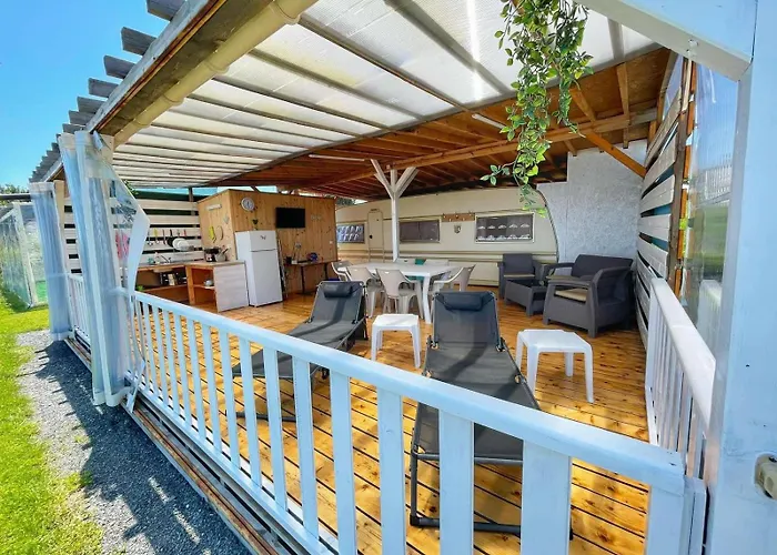 Kamp alanı и Kаравани дрийм гардения